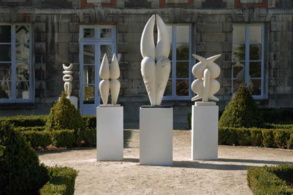 marble sculptures by Mircea Milcovitch in the Dreux County Museum