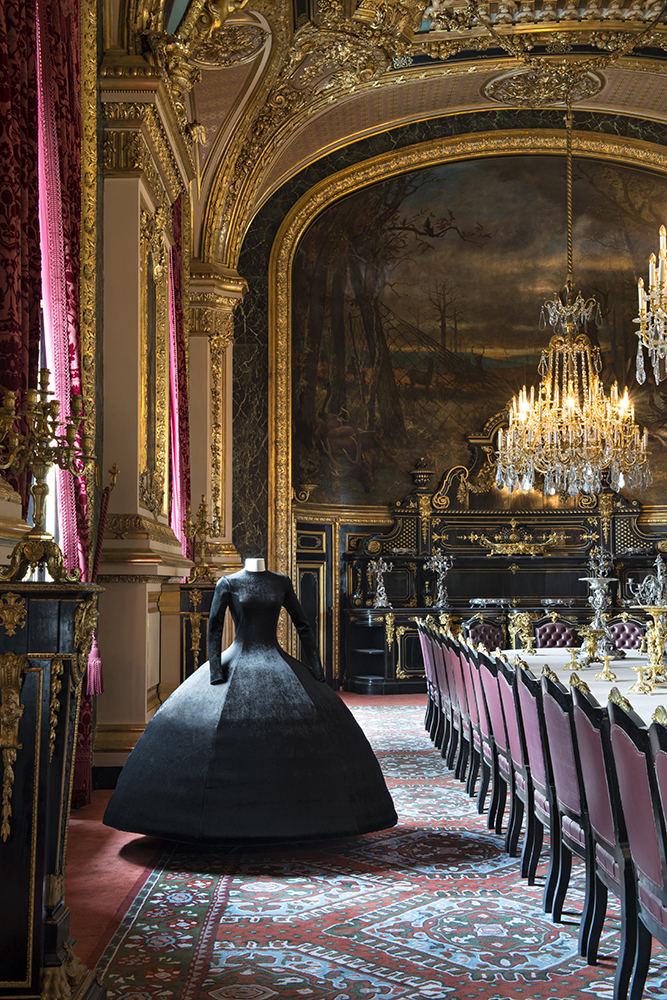 Balenciaga haute couture in the Louvre museum during Louvre Couture, objets d'art objets de mode