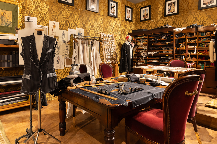 Dolce&Gabbana atelier relocated to the Grand palais,<br />
Paris - the public impressive experience momentum 